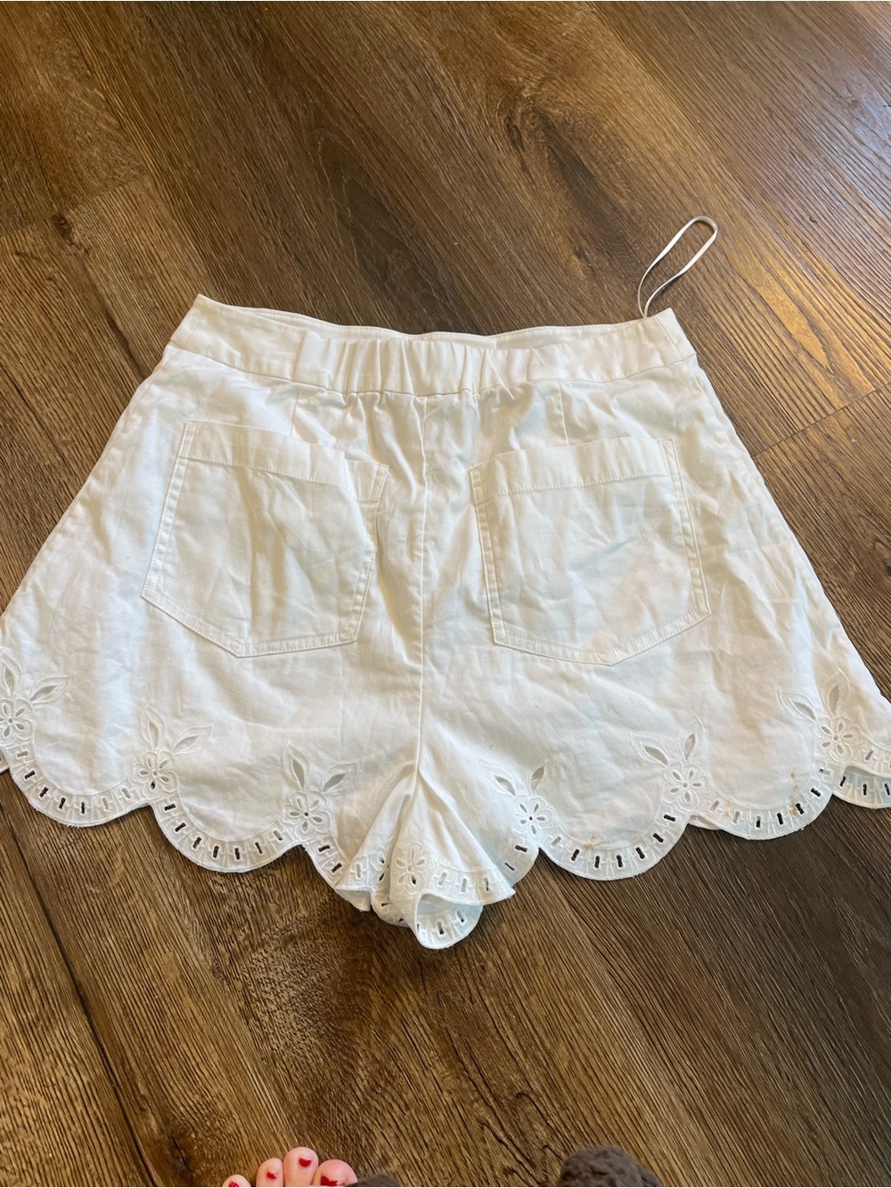 Reformation White Eyelet Scallop-Hem Women’s Shorts size 4 - Picture 3 of 5